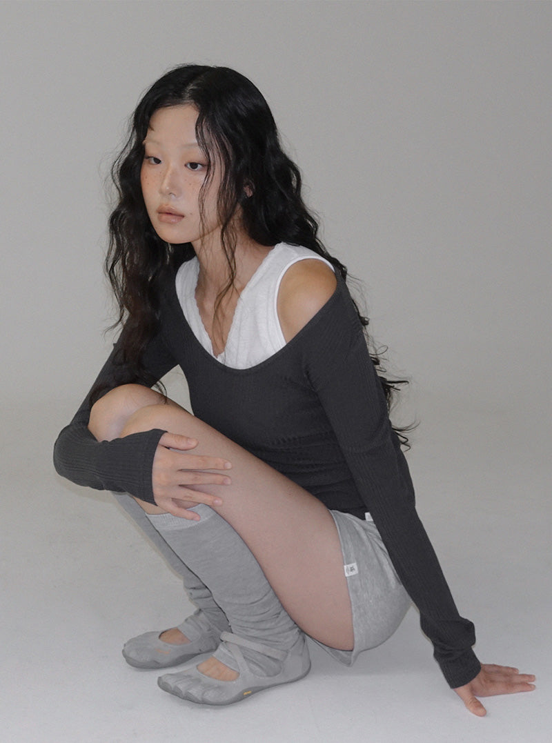 [TWEE:B] Lutz U-neck ribbed long sleeve T-shirt